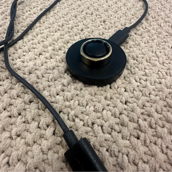 Oura Black Charging Ring - Picture 4 of 9